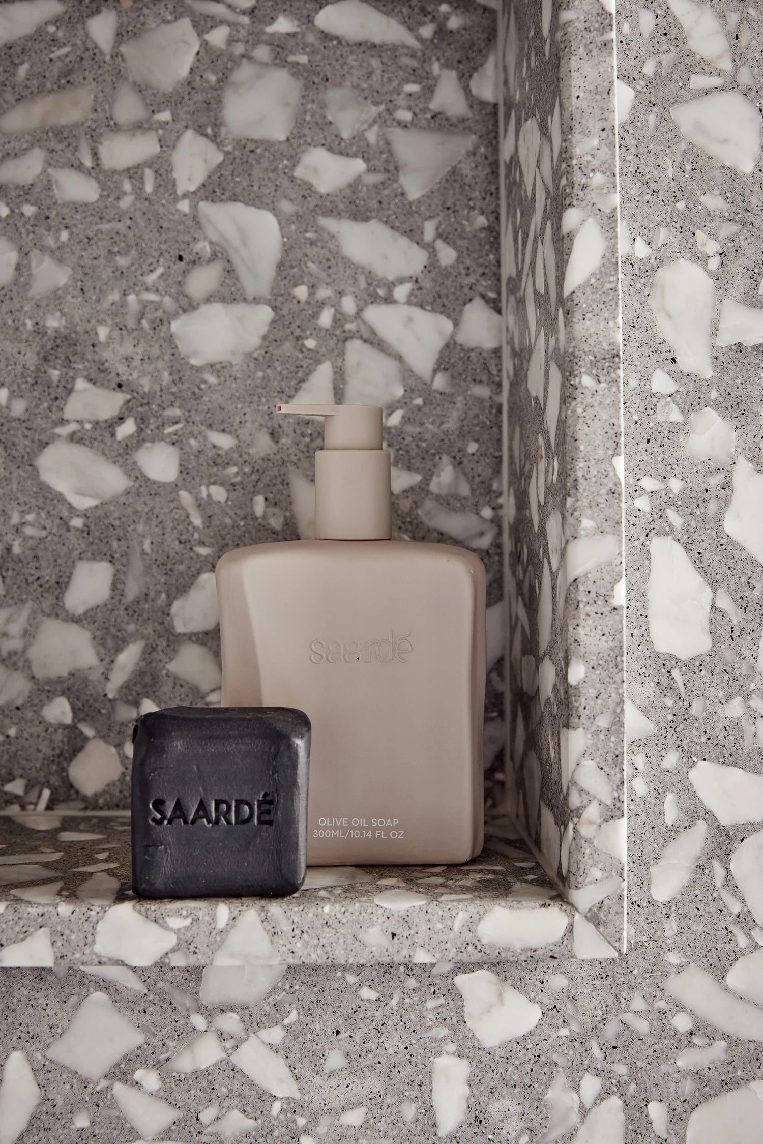 SAARDÉ Olive Oil Bar Soap | Activated Charcoal