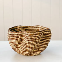 Load image into Gallery viewer, Mini Pakurigo Basket No. 1 | Natural and Brown

