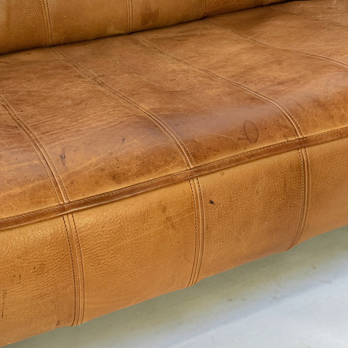 Buffalo Leather 2-Seater Sofa DS-44 by de Sede | Switzerland, circa 1970s