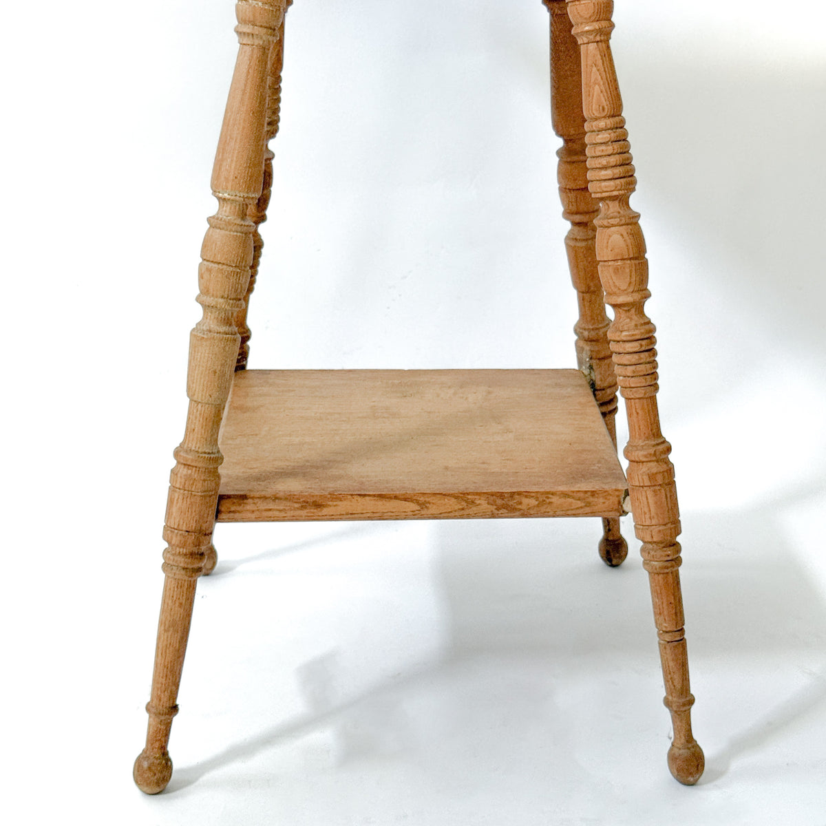 Turned Leg Wooden Parlor Side Table, circa 1900s