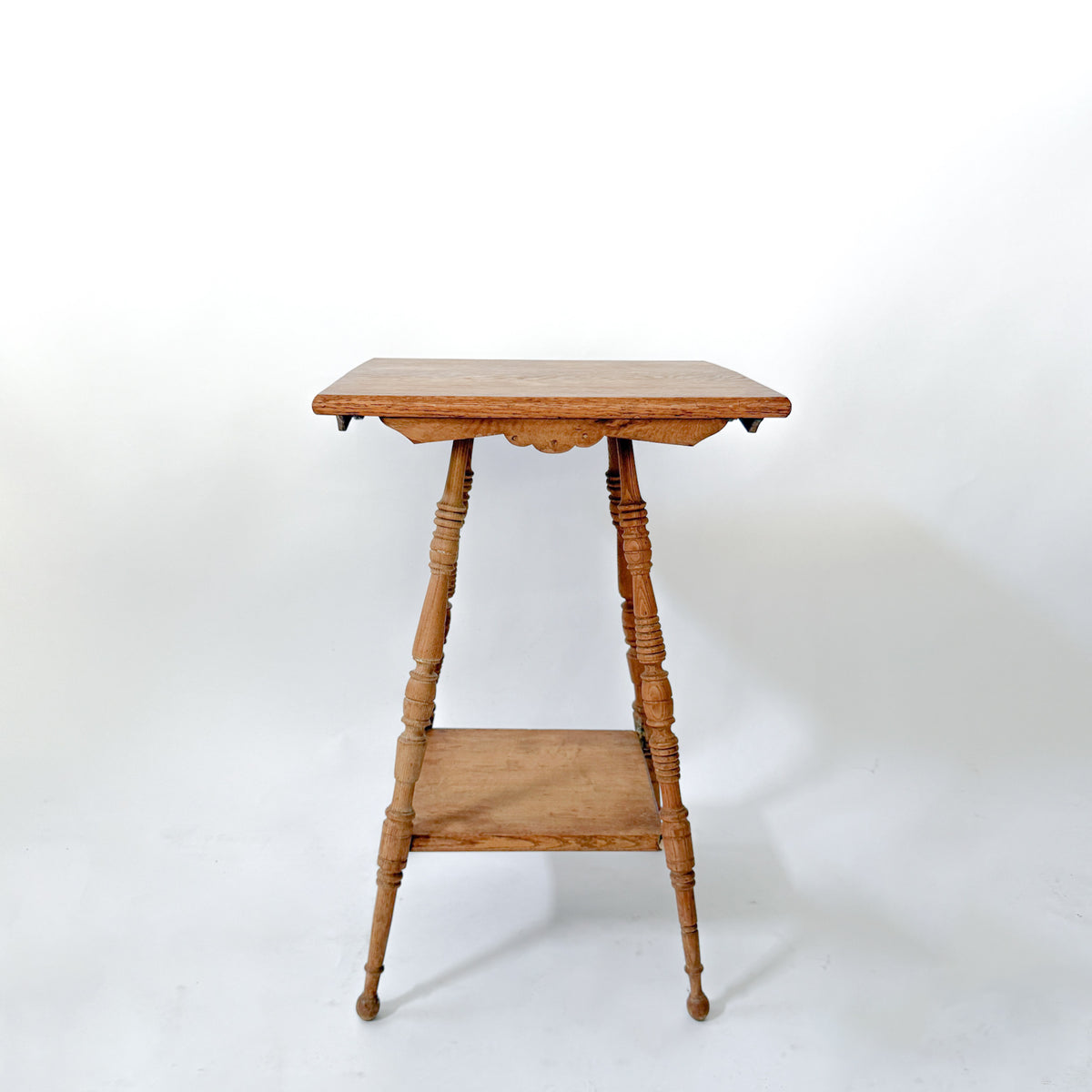 Turned Leg Wooden Parlor Side Table, circa 1900s