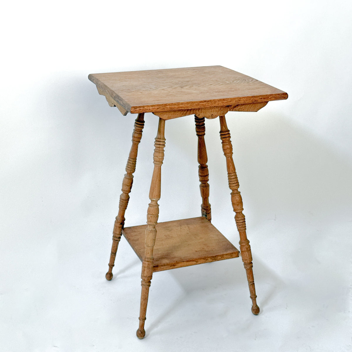 Turned Leg Wooden Parlor Side Table, circa 1900s