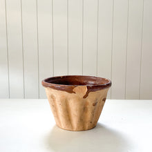 Load image into Gallery viewer, Vintage Hungarian Planters | No.11
