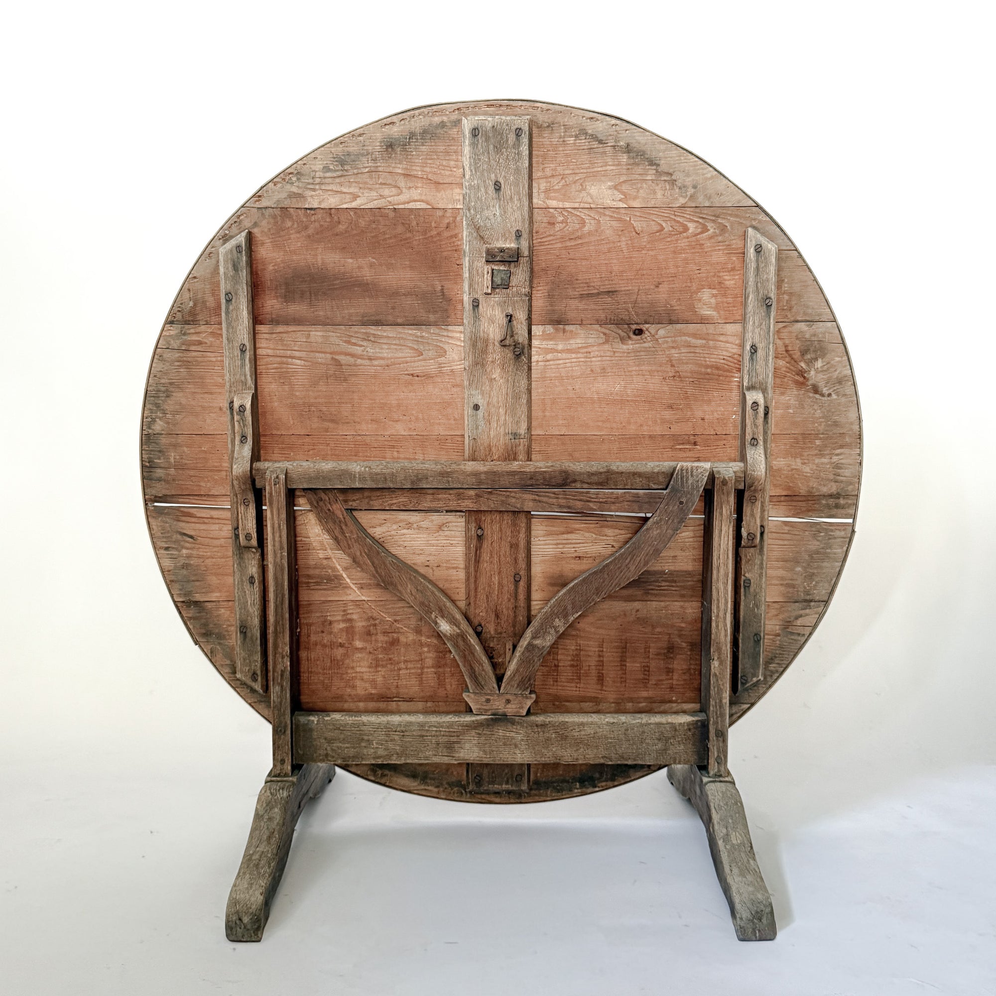 Round Folding French Vineyard Table