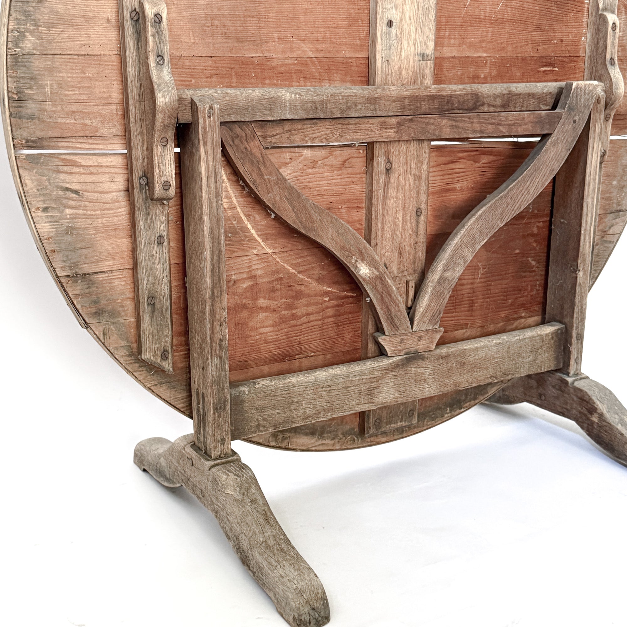Round Folding French Vineyard Table