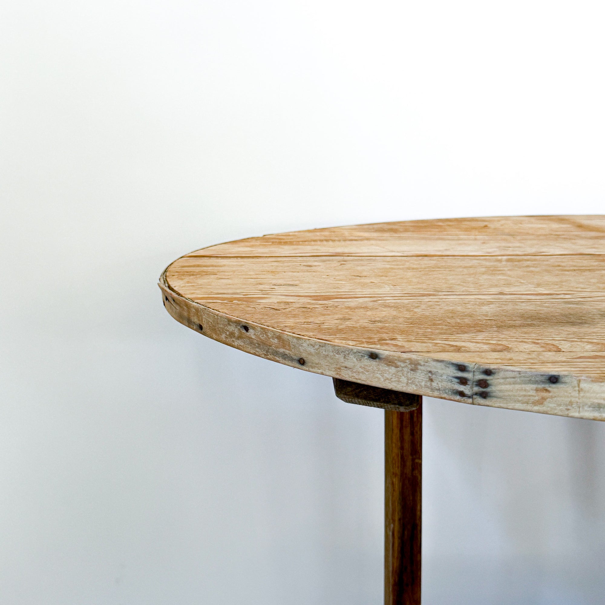 Round Folding French Vineyard Table