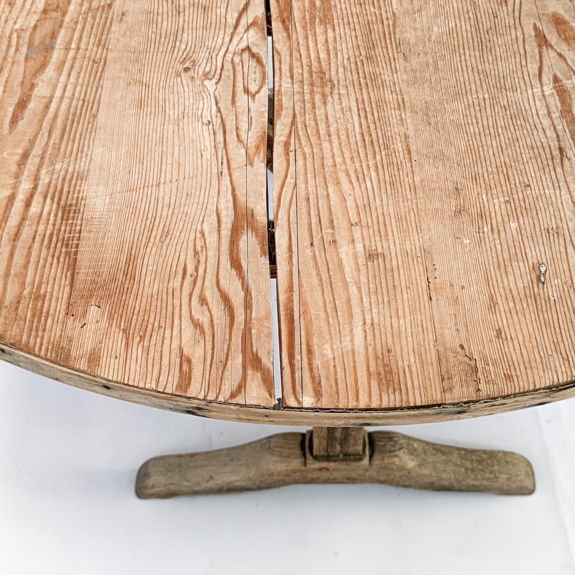 Round Folding French Vineyard Table