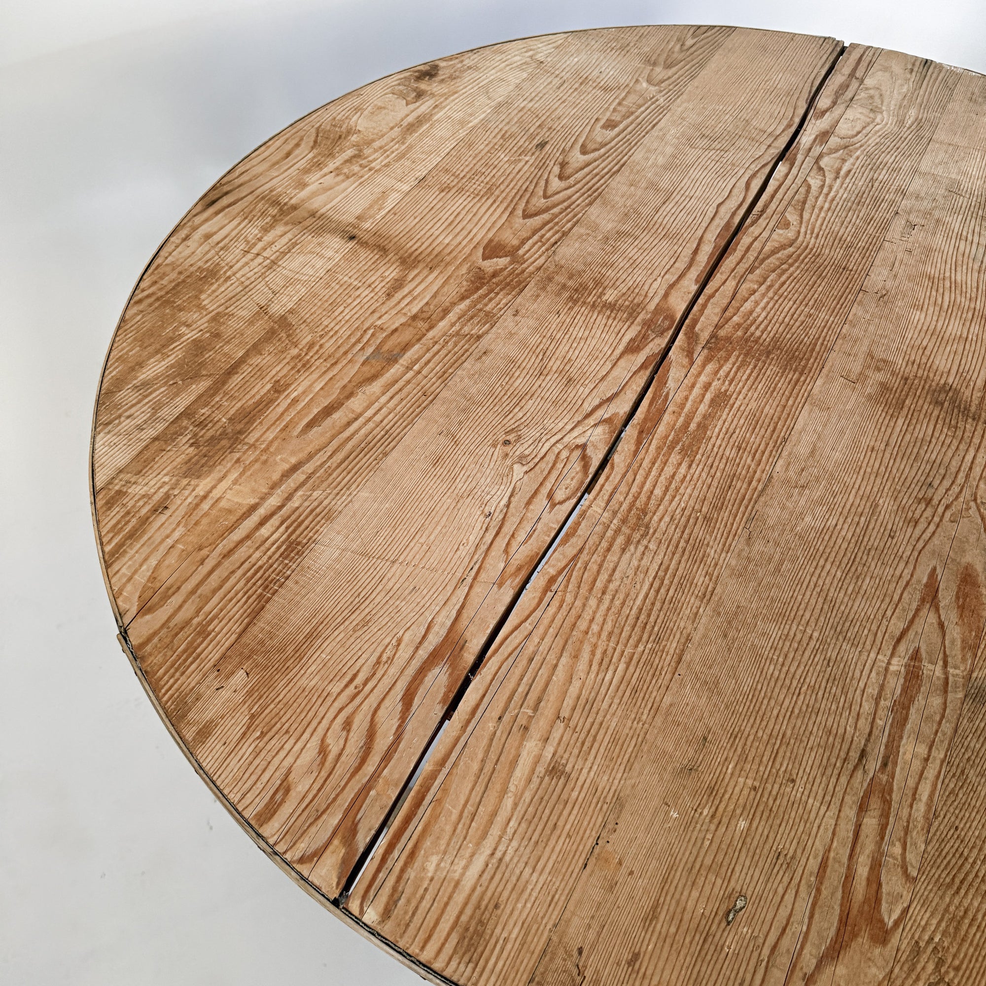 Round Folding French Vineyard Table
