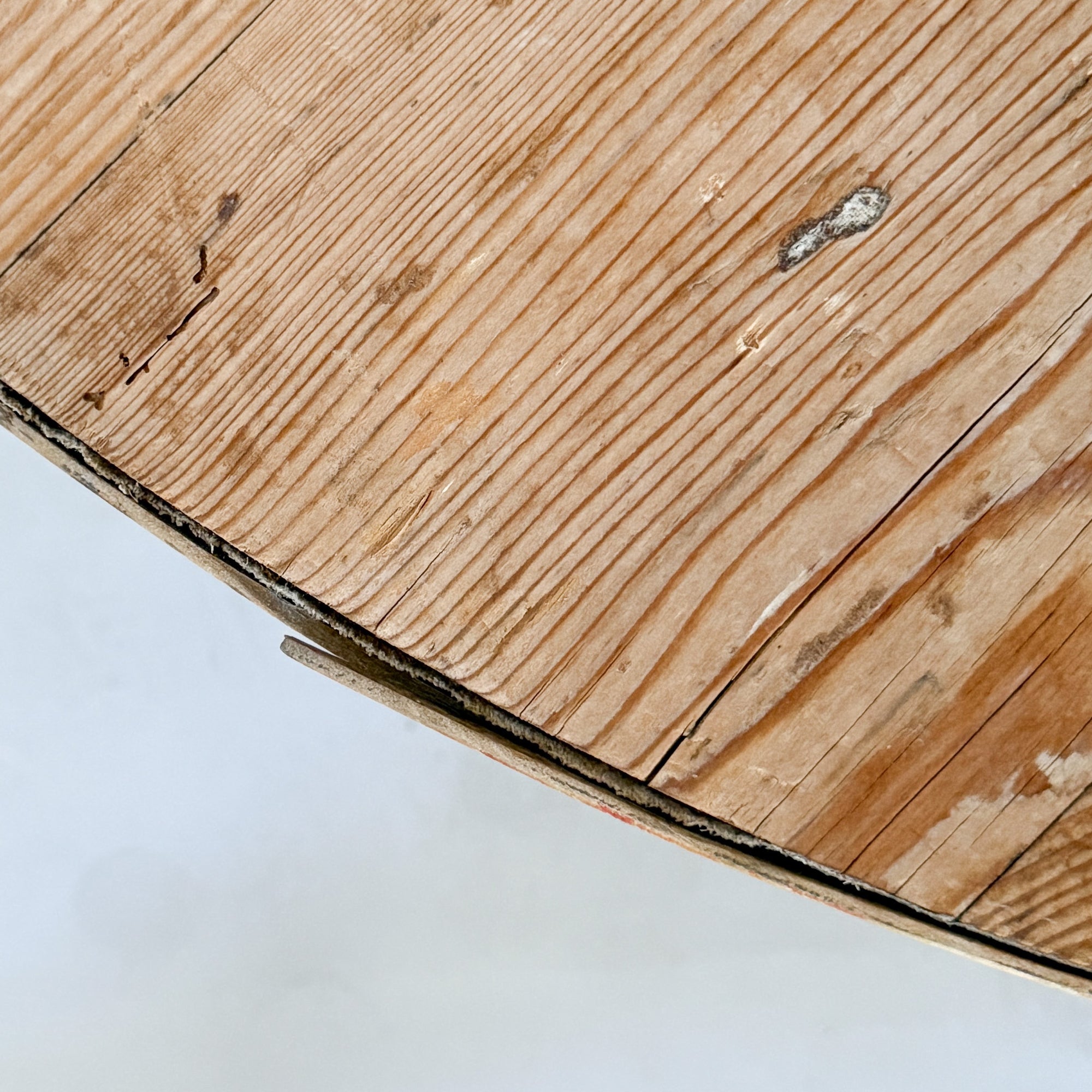 Round Folding French Vineyard Table