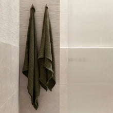 Load image into Gallery viewer, Flocca Linen Bath Towel
