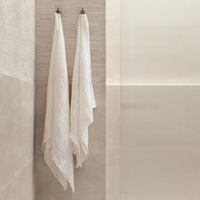 Load image into Gallery viewer, Flocca Linen Bath Towel
