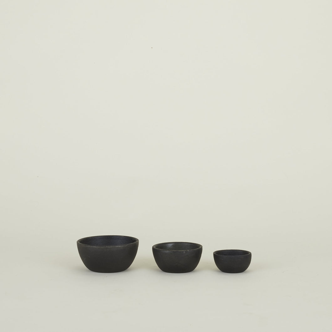 Simple Cast Iron Bowls | Assorted Sizes