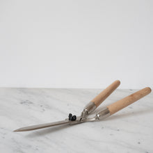 Load image into Gallery viewer, Pallarès Solsona Hedge Shears | Boxwood Handle
